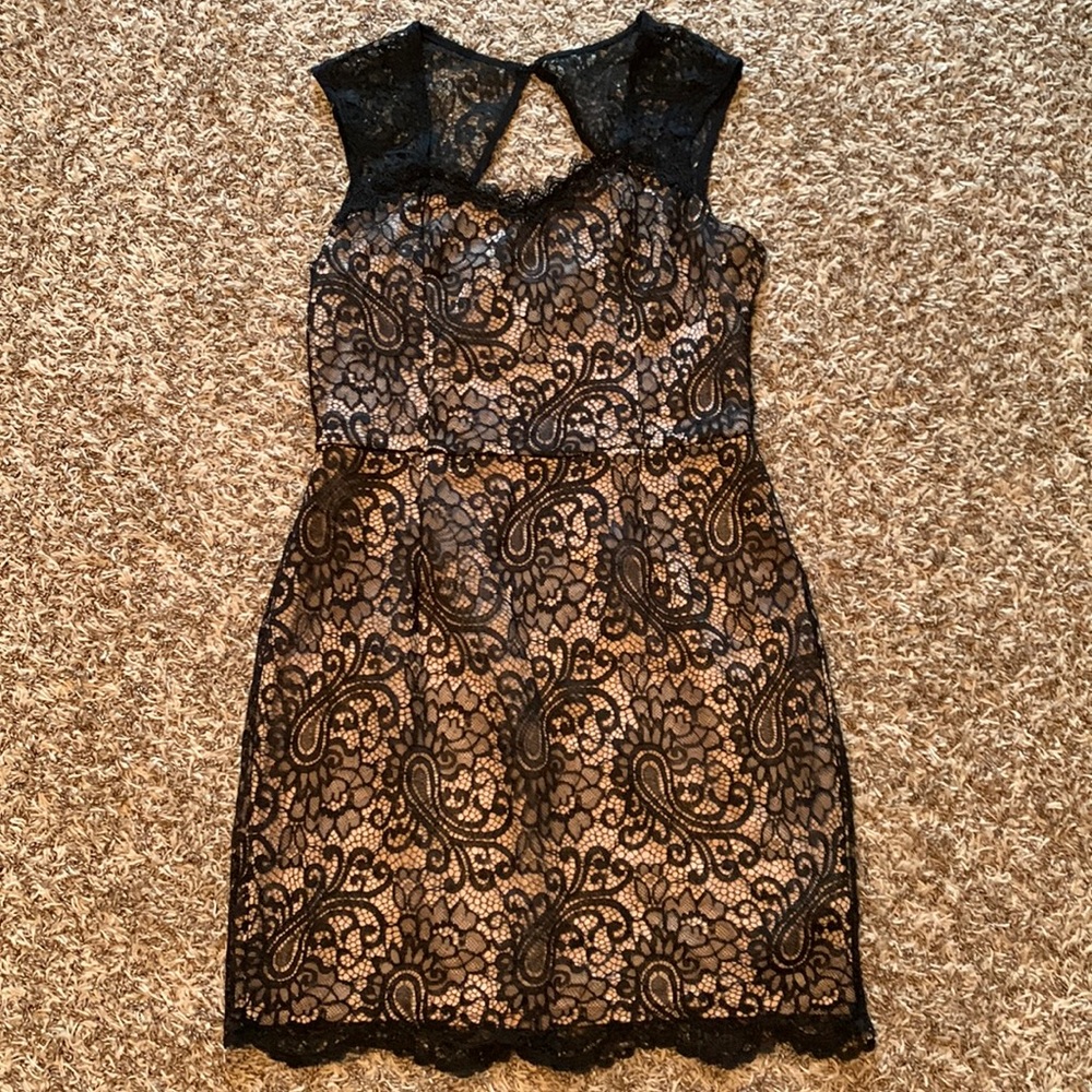 Soiebli lace dress